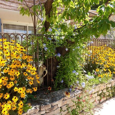 Les Hauts D'Eyragues Gite Reverie Meuble Classe 4 Etoiles Exterior foto