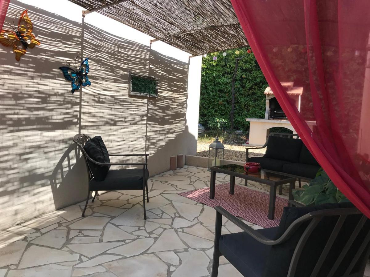 Les Hauts D'Eyragues Gite Reverie Meuble Classe 4 Etoiles Exterior foto