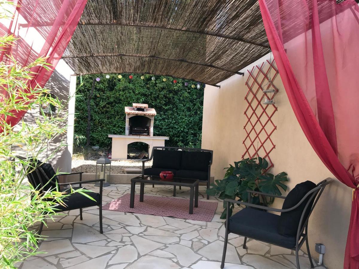 Les Hauts D'Eyragues Gite Reverie Meuble Classe 4 Etoiles Exterior foto